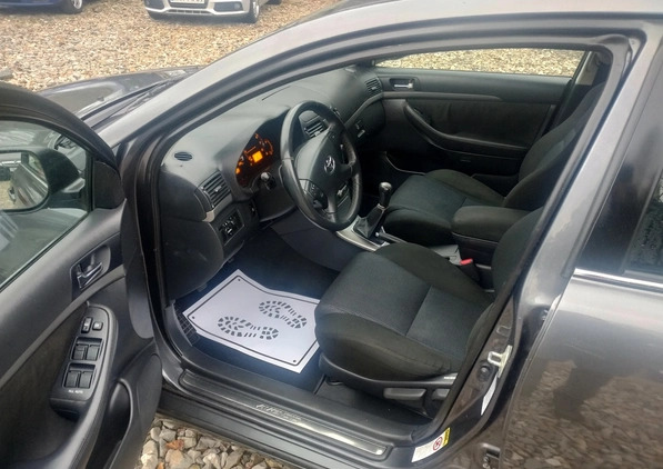 Toyota Avensis cena 16900 przebieg: 240000, rok produkcji 2008 z Radom małe 172